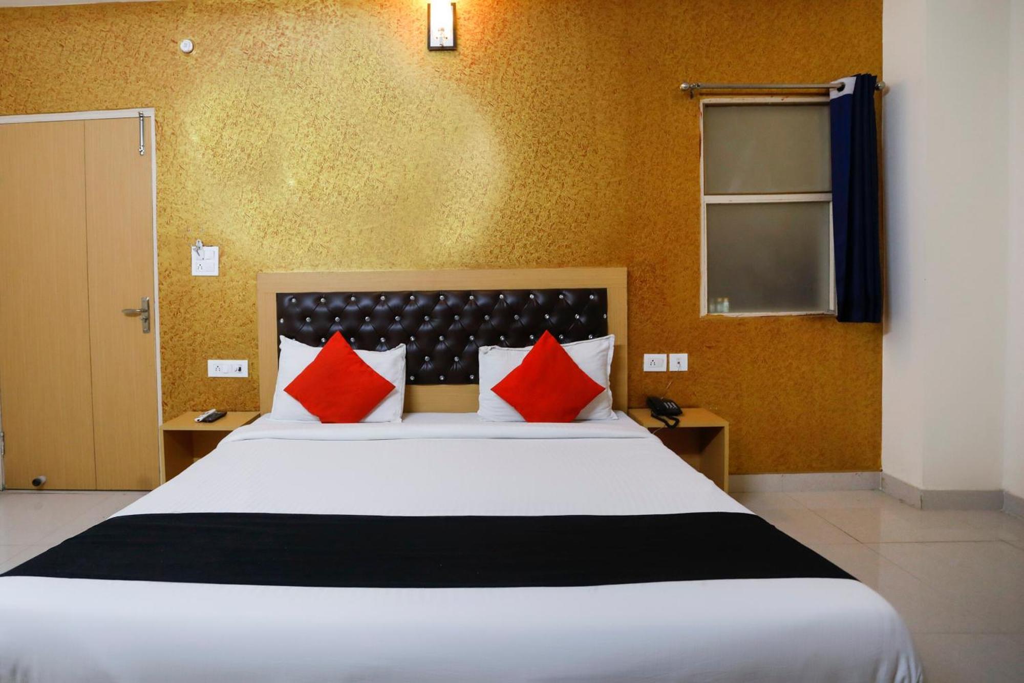 Hotel Diamond Imperial Noida Exterior foto