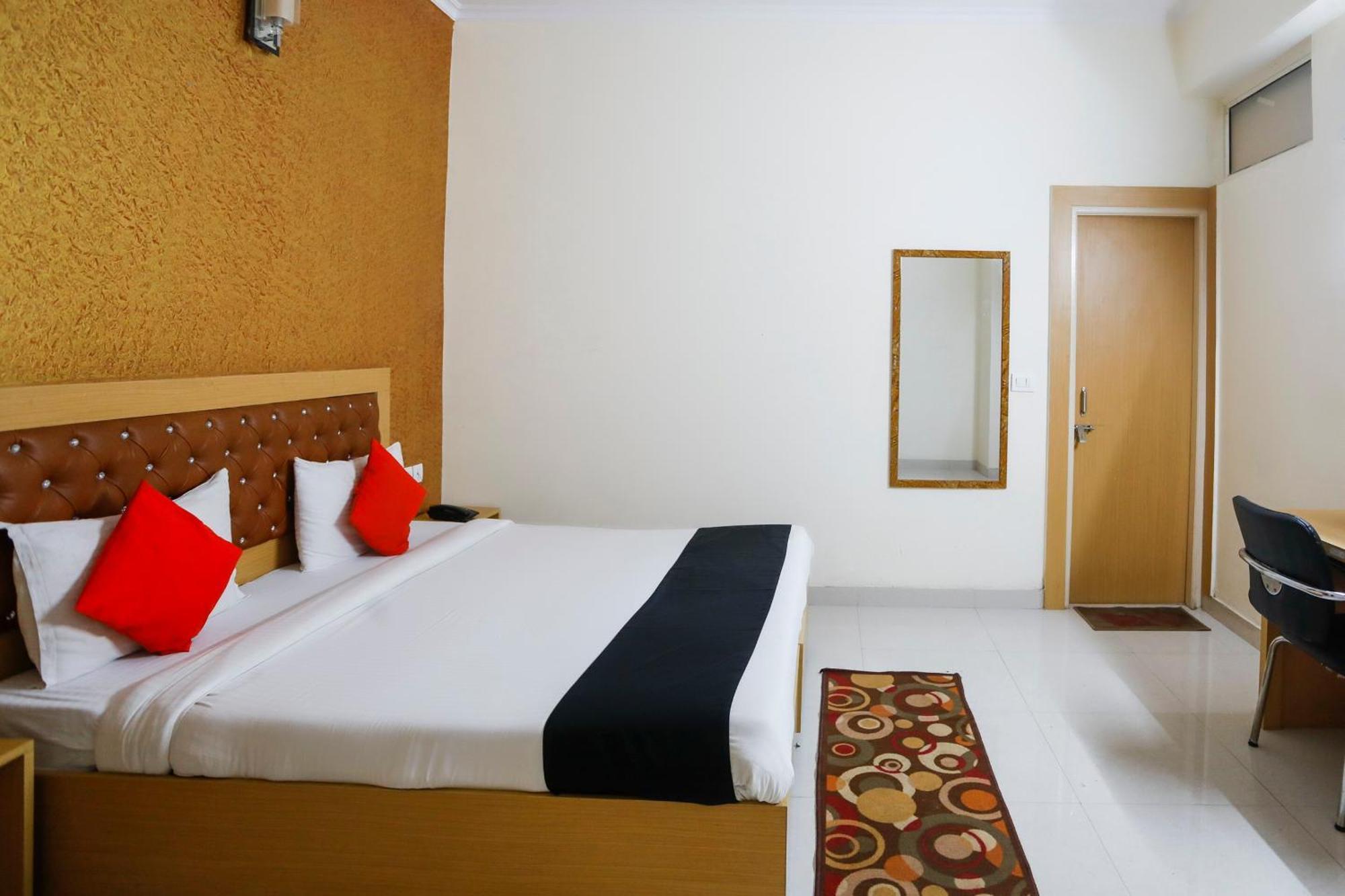 Hotel Diamond Imperial Noida Exterior foto